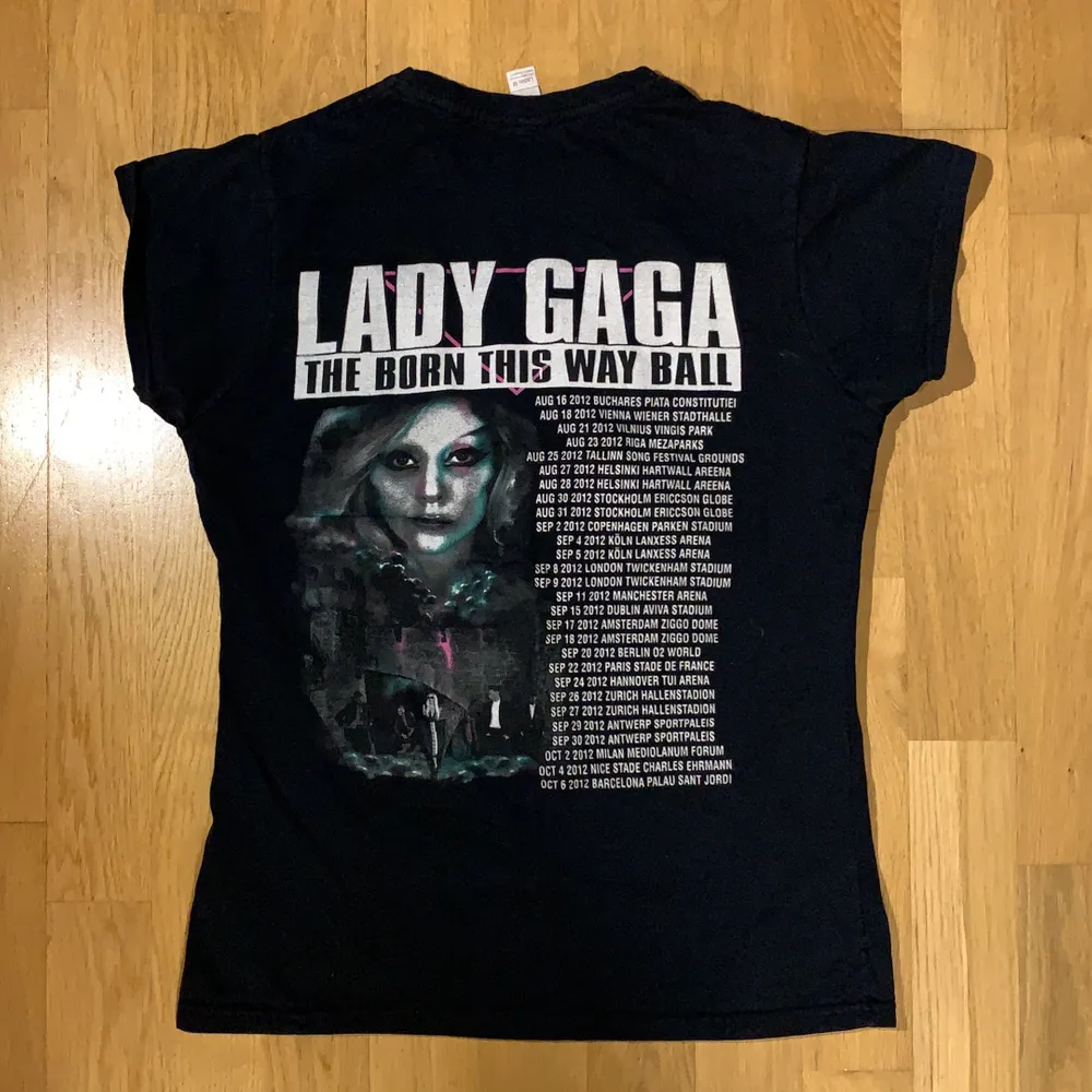 Lady gaga t-shirt size small . T-shirts.