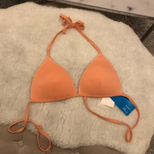 Bikini överdel - Rosa trekantsbikini överdel i storlek 40. Ny med tags på. 80kr + frakt 24kr. 