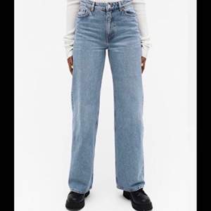 Fina jeans i modellen Yoki, som tyvärr va lite för små. (Endast testade så i väldigt fint skick) Har vanligt vis storlek 38 och de sitter lite tight. Ordinarie pris:400❤️