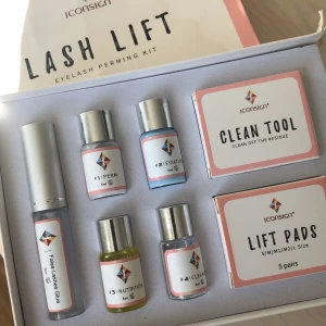 Lashlift kit - Oanvänt, endast öppnat för att kunna ta kort på produkterna inuti, allt är oöppnat!!!! Det har råkat komma lite vatten på förpackningen därför är den lite ”gul”fläckig men inget som berör innehållet! buda i kommentarerna. 