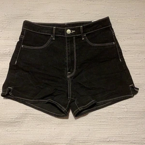 Jeans shorts  - Super coola jeans shorts i storlek 36! Pris 80kr