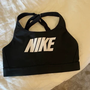 Sport bh Nike  - Super snygg svart sport bh från Nike💖 nyskick, aldrig använd + frakt tillkommer 