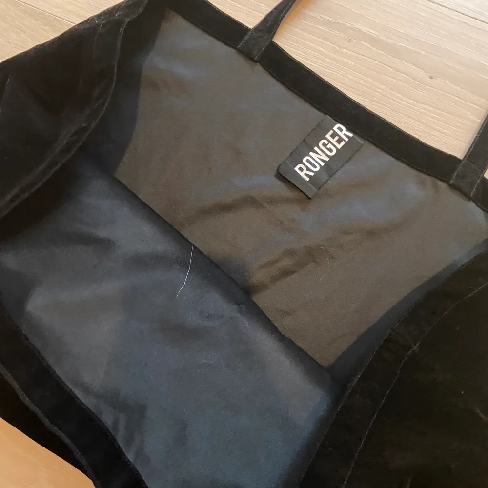 Super fin stronger väska i sammet jätte fin som gympa väska💖 80kr + frakt. Väskor.