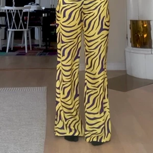 Ivyrevel kostymbyxor - Härliga sommar byxor i storlek 34. Använda en gång och i perfekt skick🥰 jag är 163 cm och brukar ha xs/s