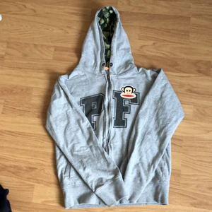 paul frank zip hoodie - fet zip hoodie i storlek XS/S, köparen står för frakt💚