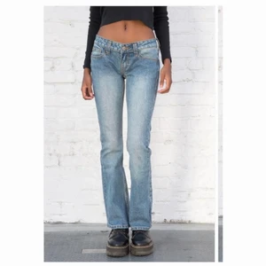 Lågmidjade jeand - Nya lågmidjade jeans från brandy Melville med prislapp kvar, 
