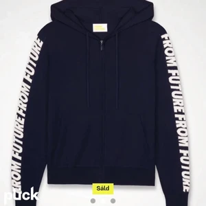 From Future tröja  - Säljer min jätte fina from future zip hoodie som inte finns att köpa längre. Materialet är i ice wool💗