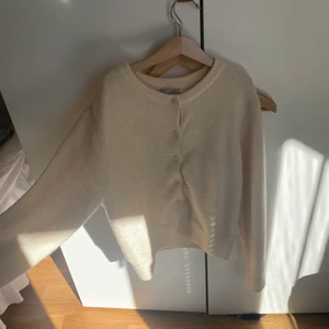 Stickad kofta - Fin stickad kofta från hm!