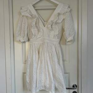 Så fin klänning från HM, inköpt förra året och endast använd en gång! Perfekt studentklänning
