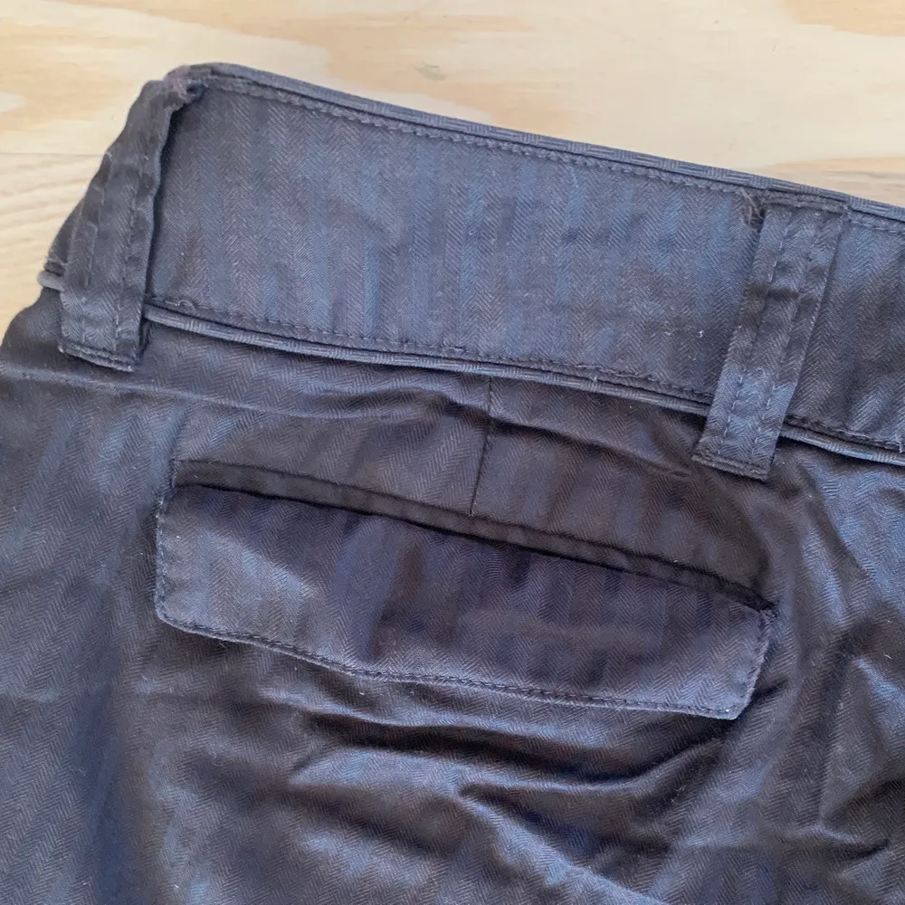 Lågmidjade kostymbyxor, är vanligtvis ca 34 . Jeans & Byxor.