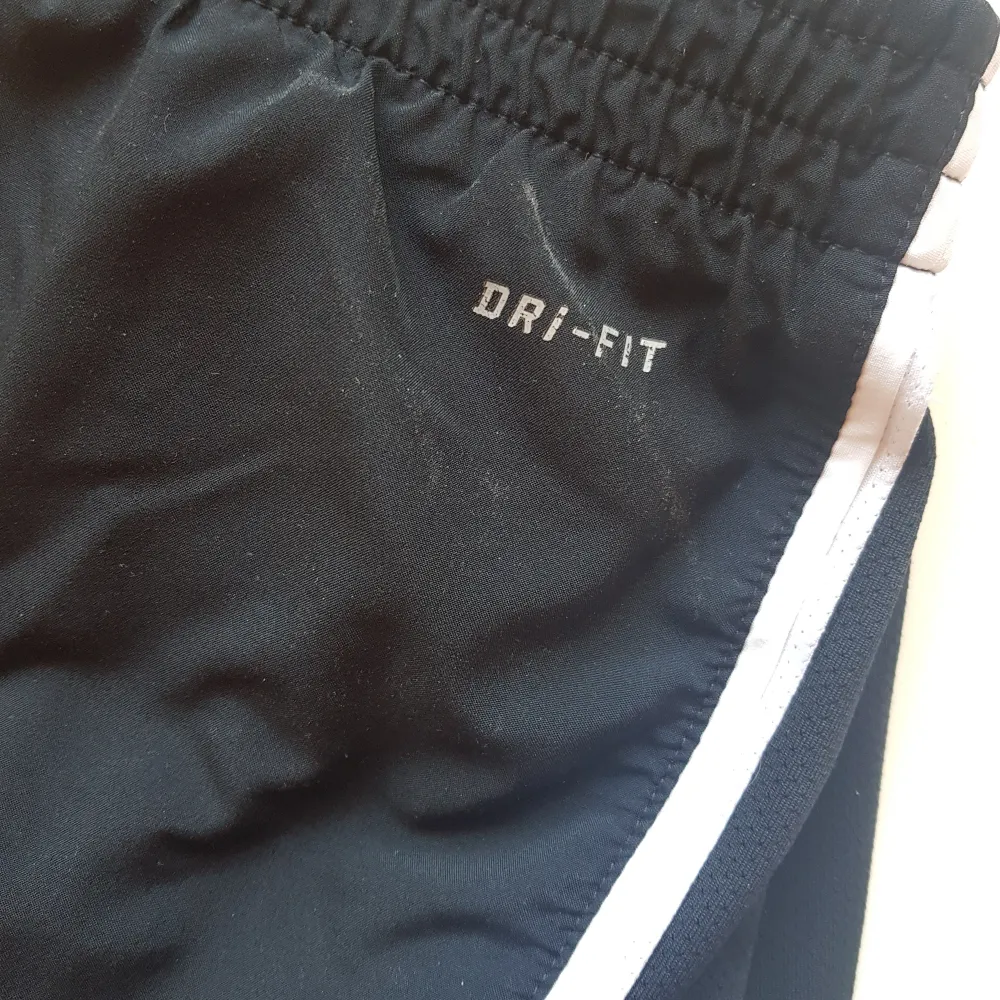 Dri-fit svarta shorts. Använda ett fåtal gånger. Frakt är inkluderat i priset.. Shorts.