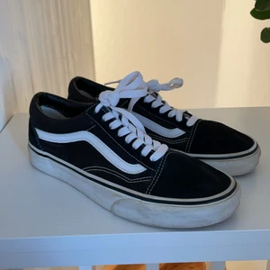Vans Old skool  - Vans i fint skick. Säljer då de tyvärr ej kommer till användning.