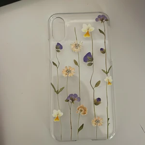 Mobilskal - Super fint skal till iPhone XS💘 aldrig använt och nypris är 80kr