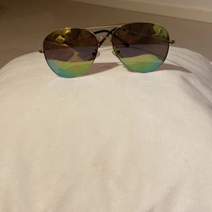 Pilot solglasögon  - knappt använda pilot solglasögon/ kan diskutera priset 