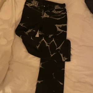 Weekday jeans  - Säljer dessa weekday jeans i storlek 33/30 , köpta för 400kr! Köparen står för frakt, kan mötas upp i Stockholm !