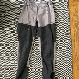 Hiking pants / turbyxor - Säljer mina vandringsbyxor från Stormberg, använt några gånger. Säljer då de är för små på mig. Skriv om du har frågor/vill ha fler bilder:)