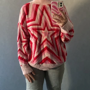 Stickad tröja  - Köpt från Shein för 200kr. Använd mest 3 gånger då den inte är riktigt min stil. Frakt tillkommer senare! 