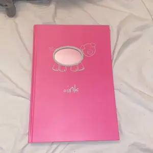 Jag säljer en rolig rosa skrivbok helt ny och oanvänd hoppas du vill köpa 💗☀️