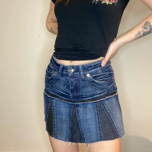 ✨Y2k mini skirt✨ - Så söt jeanskjol som tyvärr är för liten för mig. 