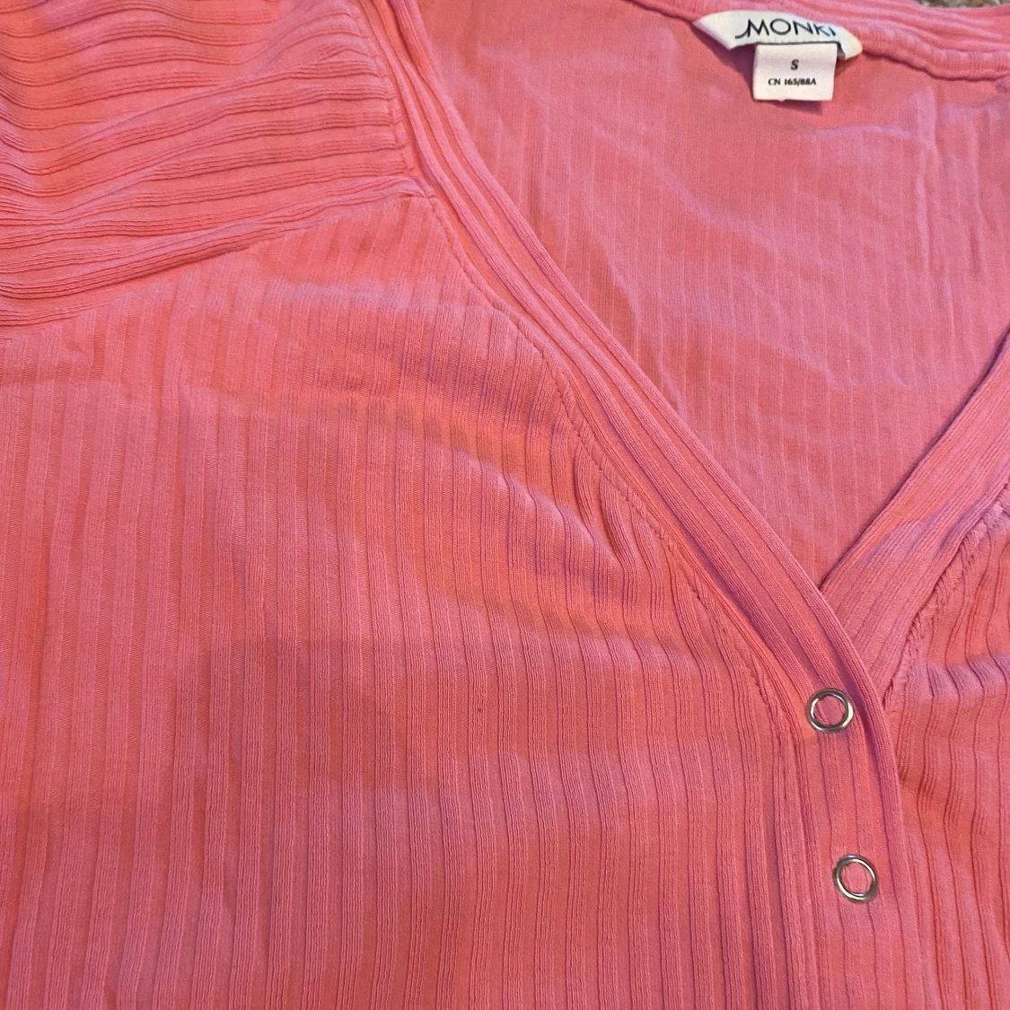 Rosa tröja från monki - 91