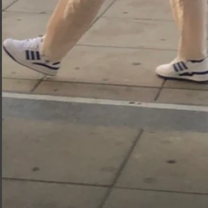 Adidas Forum low - Säljer dess adidas forum low för dem inte kommer till användning😢 skriv privat för egna bilder❤️ nypris: 800kr!