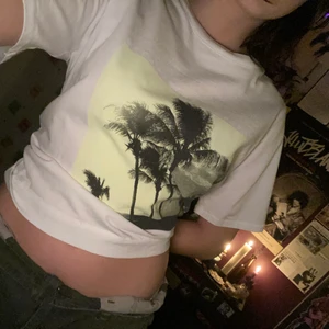 T-shirt - Fräsch t-shirt från Gina💿 köpt för typ tre år sen och använd typ en gång så har verkligen älskat den!!! Hope u do too❤️‍🩹