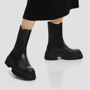 Pull&Bear boots - säljer nu mina favorit boots som passar till ALLA årstider och som kan göra en hel outfit 💜 säljs i fint skick, buda från 400kr eller köp direkt för 500kr + frakt! 