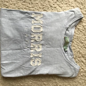 Morris t-shirt - Så fin ljusblå t-shirt från Morris. Strl S. 100 kr, nypris 600. 