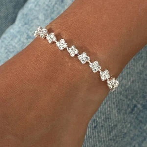 Armband  - Superfint armband. Använt endast en gång. 😊🤍 köparen står för frakten!!💕💕