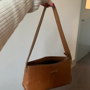 Väska - Säljer min fina vintageväska💕  