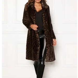 Pälskappa från Rock and Blue Stl 34 - Pälskappa från Rock and Blue Stl 34. Oanvänd. Nypris 2499kr.