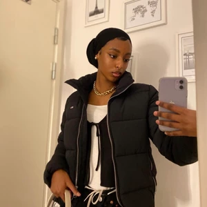 Tommy Hilfiger jacka  - Säljer min Tommy hilfiger puffer jacket ! Bra skick ! 