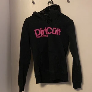 DirtCult storlek xs  - DirtCult storlek xs väldigt lite använd. Köpare betalar för ev frakt 🚚 