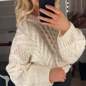 Stickad - Så himla mysig stickad Gina tricot storlek M, fläckfri och ren. Spårbar frakt ingår 