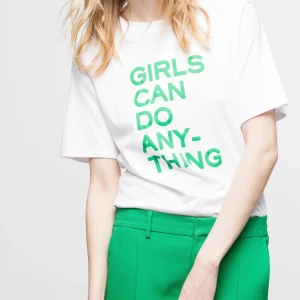 Zadig Voltaire  - Intressekoll, T-shirt från Zadig & Voltaire som är i bra skick då den knappt är använd, färgen finns inte längre. Köpt för 1000kr. 