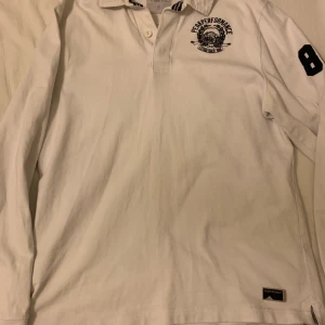 Peak performance tröja - Storlek M.       Helt vit.        I gott skikt 