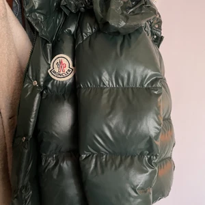 Moncler Everest storlek 3  - Sitter som S/M.. pris kan diskuteras 