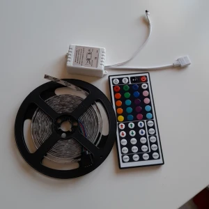 Led lights - Säljer min led list, det är påfyllning på den listen man har så kan man förlänga den. (Helt ny så har inte testat om den funkar)