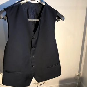 Cavaliereväst till kavaj  - Blå väst från Cavaliere till kavaj. Storlek L