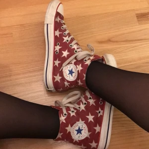Converse - Så coola converse me stjärnor! Storlek 39,5🥰 hör av er vid intresse! 