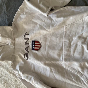 Vit gant hoodie  - Säljer åt min bror. Köparen står för frakten💗
