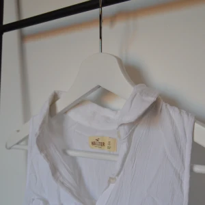 Hollister blus - vit🤍 - Vit Hollister i storlek xs