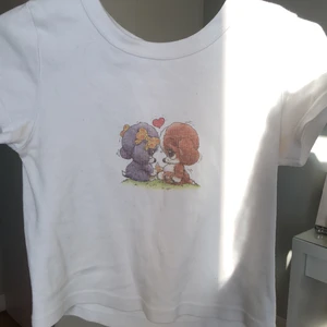 Croppad brandy Melville  - Jätte söt brandy Melville tröja som inte har använts så jätte mycket! En av mina favoriter och sitter som en smäck.