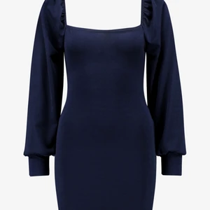 Mörkblå fodralklänning  - Skön material och sitter väldigt bra. Kan fraktas men köparen står för frakten 🤍