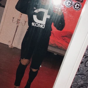 Dirtcült  - Söker några tjocktröjor som t.ex dirtcült, great Norrlands, dickies, vans, santa Cruz m.m. Nästan allt är intressant i storlek S eller M