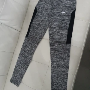 Nya Nike och adidas träningstight  - Oanvända med storlek XS. 300/st och båda för 500kr