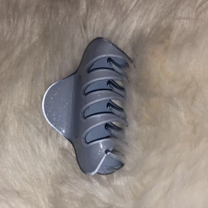 Blå hårklämma - Superfin glittrig hårklämma säljer oxå samma i rosa