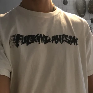Fucking awsome t-shirt - En rare fucking awsome t-shirt i topp sick. Ordinarie pris 500 mitt pris 200
