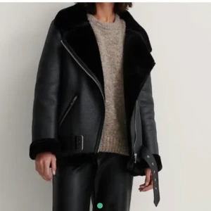 Jacka  - Säljer världens finaste jacka från zara pga att den inte kommer till användning. Den är i jätte bra skick! Storlek S men passar även M. 400 kr 💓