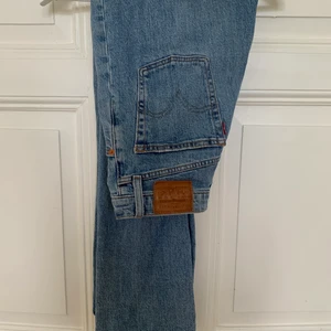 Levis jeans ribcage straight - Levis jeans i storlek 27 (passar strl S). Jag är 165 cm lång och de är perfekta i längden. 
